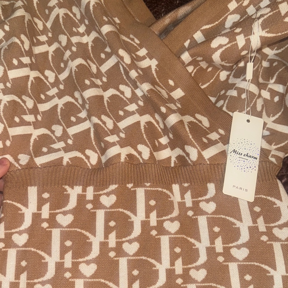 Brown and White Patterned Dress - Picture 15 of 16